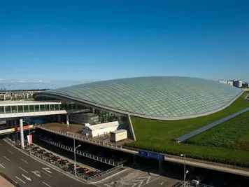 고층 공항 철골 건물
